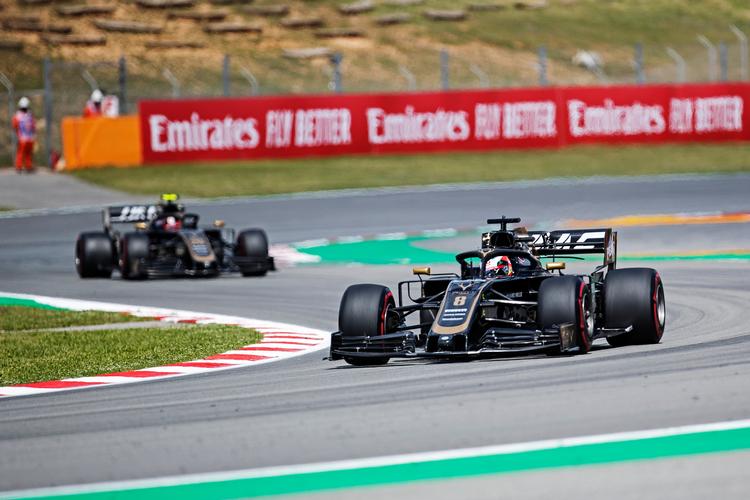 Team Haas-bossen Günther Steiner er ikke sikker på, at Kevin Magnussen (forrest) og Romain Grosjean kan finde ud, hvad de skal gøre, hvis de nærmer sig hinanden på banen under et grandprix.
   Foto: Jan Sommer