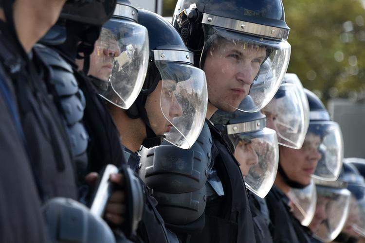 
  Lørdag har russiske politifolk anholdt 600 mennesker, som demonstrerede i centrum af Moskva for frie valg i Rusland. Det oplyser den uafhængige observatørgruppe OVD-info. (Photo by Vasily MAXIMOV / AFP)
   Foto: Vasily Maximov/Ritzau Scanpix