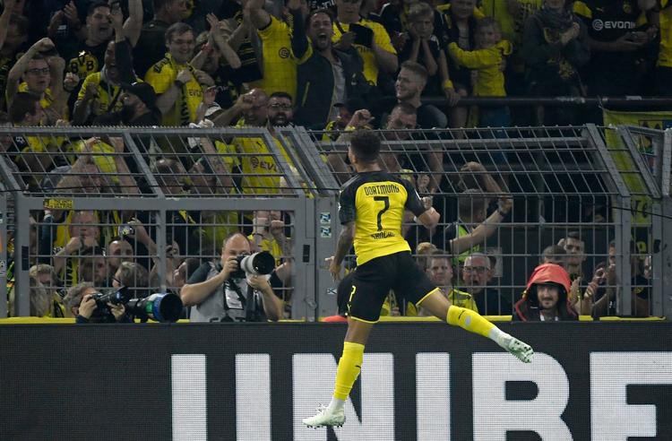  Jadon Sancho fejrer sin scoring mod Bayern München i den tyske Super Cup.  (Photo by INA FASSBENDER / AFP) / ALTERNATIVE CROP
   Foto: Ina Fassbender/Ritzau Scanpix