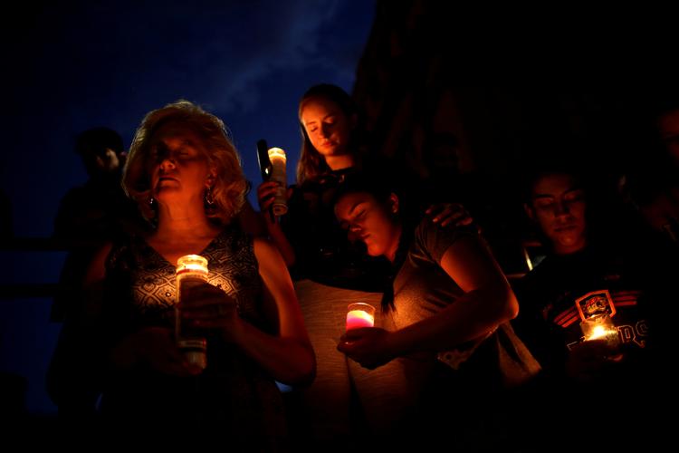 
 Borgere giver udtryk for deres sorg efter skyderiet i El Paso.  Foto: Jose Luis Gonzalez/Ritzau Scanpix