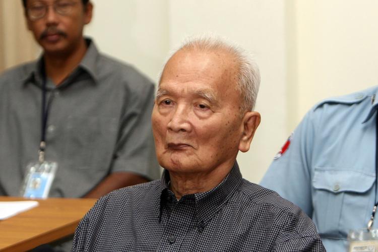 
    Nummer to i ledelsen af den berygtede bevægelse Khmer Rouge, Nuon Chea, er død, 93 år, oplyser det tribunal i Cambodja, der har dømt ham for folkemord og forbrydelser mod menneskeheden. (Photo by TANG CHHIN Sothy / POOL / AFP)
   Foto: Tang Chhin Sothy/Ritzau Scanpix