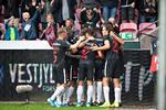 Det var en heldigt mål, men det var Evander Ferreira, der scorede, og midtjyderne bedøvende ligeglade med. de kunne juble over den fjerde superligasejr på stribe. 
   Foto: Jens Nørgaard Larsenrgaard Lars/Ritzau Scanpix