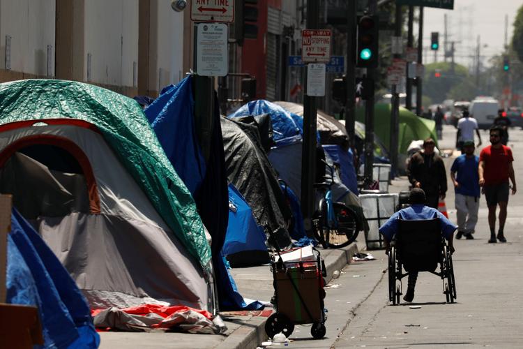 I 'Syg Kvinde Teori' tager Johanna Hedva fat på sammenhængen mellem økonomi, psykologi, politik og sygdom. På billedet ses hjemløse mennesker i Los Angeles. Foto: Patrick T. Fallon/Ritzau Scanpix