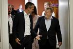 Kristian Jensen og Lars Løkke Rasmussen på vej til at møde pressen, efter at Venstre har fordelt de vigtige poster i folketingsgruppen.  Foto: Jens Dresling/POLFOTO