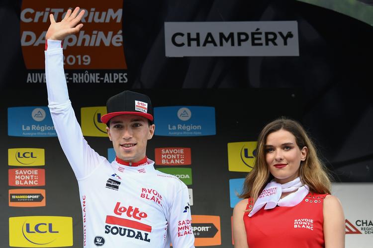 Bjorg Lambrecht på podiet i årets Critérium du Dauphiné, hvor han vandt ungdomskonkurrencen. Foto: Anne-christine Poujoulat/Ritzau Scanpix
