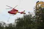 Den seksårige dreng faldt fra en åben tagterrasse ned på et tag i sjette sals højde. Han blev bragt med helikopter til et hospital i London. Foto: Daniel Sorabji/Ritzau Scanpix