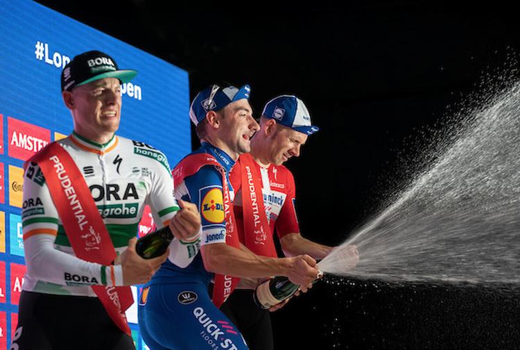 Da Michael Mørkøv i søndags sprøjtede med champagne som nr. 3 i Prudential Ride London, markerede det, at Danmark for alvor er tilbage i kampen om det maksimale antal startpladser ved årets VM. Foto: Prudential Ride London. 