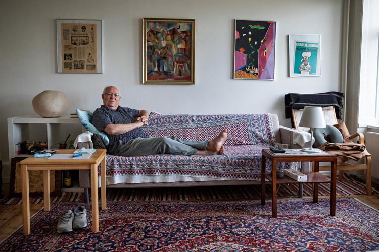 
    Mehdi Mozaffari valgte, da han var blevet professor i Århus, at sige sit job op, blive skilt og flytte til København. Han søger efter friheden - fordi han som ung blev tvunget til at flytte fra Iran.
   Foto: Jacob Ehrbahn/POLFOTO