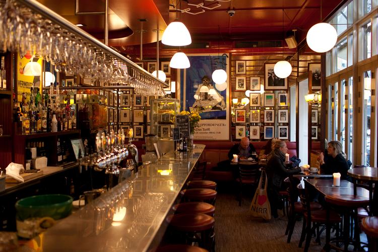 Café Dan Turell - en af Københavns ældste cafeer -  er et af de fire spisesteder, der er politianmeldt af Fødevarestyrelsen
   Foto: Lars Just/POLFOTO