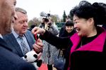 Statsminister Lars Løkke Rasmussen (V) og den kinesiske ambassadør i Danmark, Deng Ying, efter det første spadestik til det nye pandaanlæg i Zoologisk Have. 
   Foto: Finn Frandsen/POLFOTO