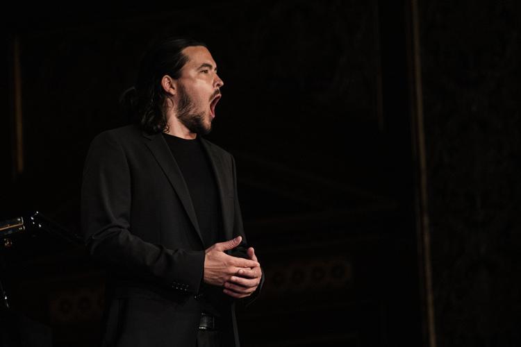 Andrè Schuen brugte sin mørke mandestemme perfekt ved sin koncert på operafestivalen. Foto: Ólafur Steinar Rye Gestsson