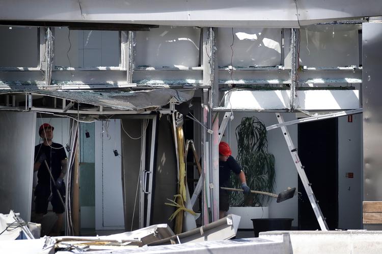 Én person blev ramt af fragmenter fra den kraftige eksplosion. Foto: Jens Dresling/POLFOTO
