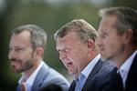 Lars Løkke Rasmussen (i midten) og Kristian Jensen (t.h.) var i fokus på pressemødet. Politisk ordfører Jakob Ellemann-Jensen sagde ikke så meget. Foto: Jens Dresling/POLFOTO
