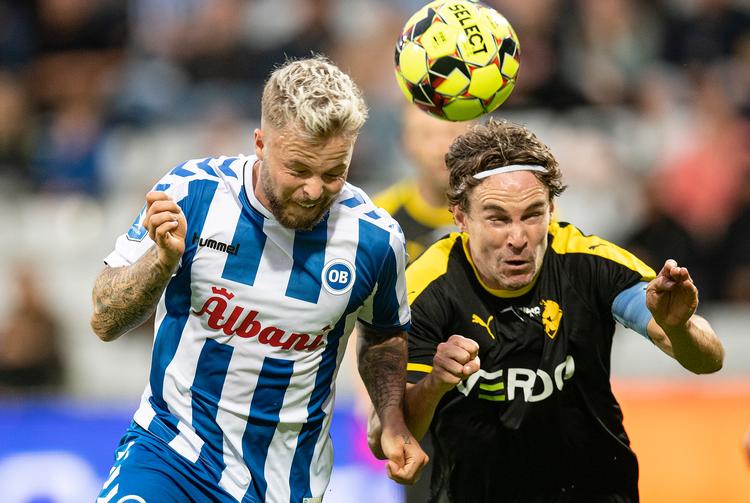 Sander Svendsen (tv.)  fik scoret sit 4. mål i 4 kampe for OB.  Foto: Claus Fisker/Ritzau Scanpix