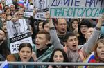 'Giv os retten til at stemme' og 'I har løjet nok for os', hed nogle af de gennemgående slogans på demonstranternes plakater Foto: Tatyana Makeyeva/Ritzau Scanpix