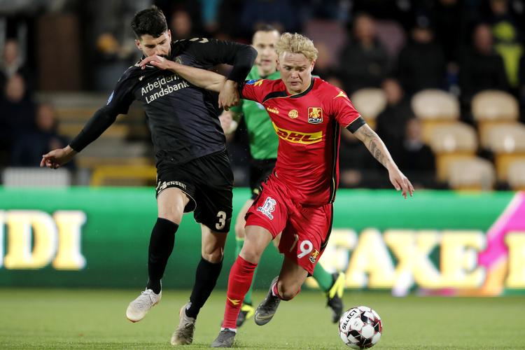 Nicklas Strunck Jakobsen (th.) skal fremover spille i den hollandske klub Groningen, der spiller i landets bedste række. Foto: Jens Dresling/POLFOTO