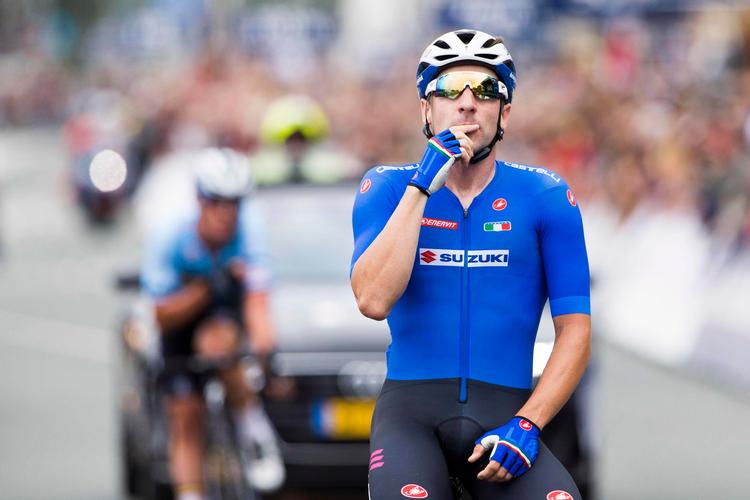 Elia Viviani sejrer suverænt i spurten og sikrer sig europamesterskabet i landevejscykling foran belgieren Yves Lampaert. Foto: Vincent Jannink/Ritzau Scanpix