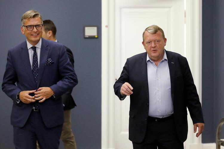 »Vi har én formand, og i vigtige, centrale politiske spørgsmål er det ham, der lægger linjen. Og næstformanden bakker naturligvis op«, siger Jan E. Jørgensen (t.v.), der her er i selskab med partiformand Lars Løkke Rasmussen. Foto: Jens Dresling/POLFOTO