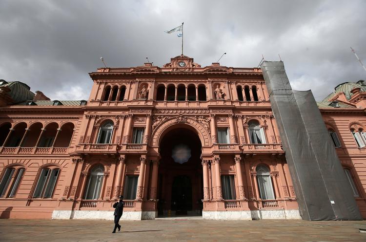 Regeringsbygningen i Buenos Aires. Den kan snart skifte 'lejer'. Den siddende præsident, Mauricio Macri, led et stort nederlag ved weekendens primærvalg. Den endelige afstemning finder sted 27. oktober.  Foto: Agustin Marcarian/Ritzau Scanpix