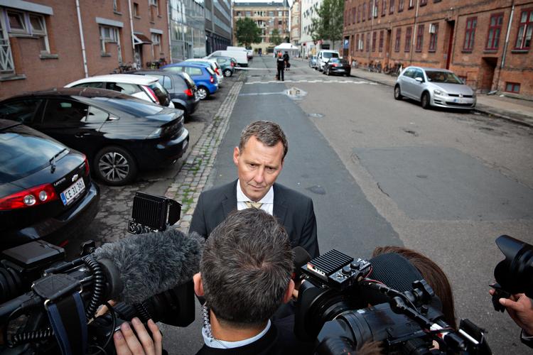 Justitsminister, Nick Hækkerup, besøgte nærpolitistationen på Nørrebro efter eksplosionen og lovede politiets de nødvendige redskaber til efterforskningen. Foto: Martin Lehmann/POLFOTO