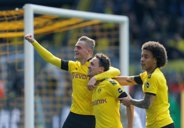 Jacob Bruun Larsen (tv.), Thomas Delaney og Axel Witsel havde meget at juble over i Borussia Dortmund sidste sæson, men mesterskabet gled dem af hænde til sidst. Nu prøver de atter. Foto: Leon Kuegeler/Ritzau Scanpix