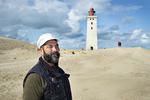 Murer Kjeld Pedersen står i spidsen for en noget ekstraordinær flytning - nemlig den af Rubjerg Knude Fyr, tirsdag. Fyret er i fare for at styrte i havet, derfor skal det flyttes 80 meter væk fra havet. Foto: Henning Bagger/Ritzau Scanpix