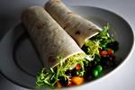 
Tortilla med forskelligt fyld kan samle en flok madindividualister om samme måltid.
   Foto: Martin Lehmann/POLFOTO