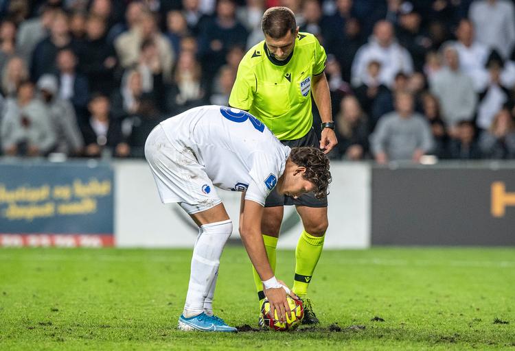 Jonas Wind sparkede to gange fra pletten. Han scorede på det første forsøg og brændte det andet - og sendte dermed sit hold ud af CL-kvalifikationen.  Foto: Anders Kjærbye/Ritzau Scanpix