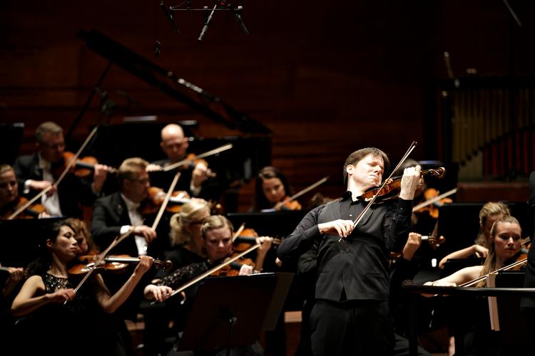 Her ses Bell ved en anden koncert i Danmark, i DR Koncerthuset med DR SymfoniOrkester. Foto: Miriam Dalsgaard/POLFOTO