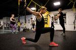 
    Gravide kan sagtens fortsætte med cross fit-træning, så længe vægtbelastningen tilpasses den fremskridende graviditet.
   Arkivfoto: Finn Frandsen 