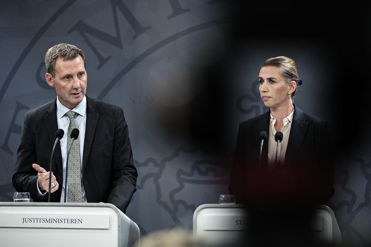 Statsminister Mette Frederiksen (S) og justitsminister Nick Hækkerup (S) holder pressemøde om eksplosionerne i København. 
   Foto: Jacob Ehrbahn/POLFOTO