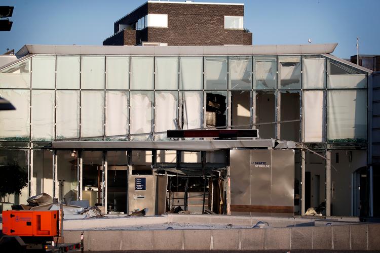 Eksplosion foran Skattestyrelsen i Østbanegade, Østerbro. Billeder af skaderne dagen efter.
   Foto: Jens Dresling/POLFOTO