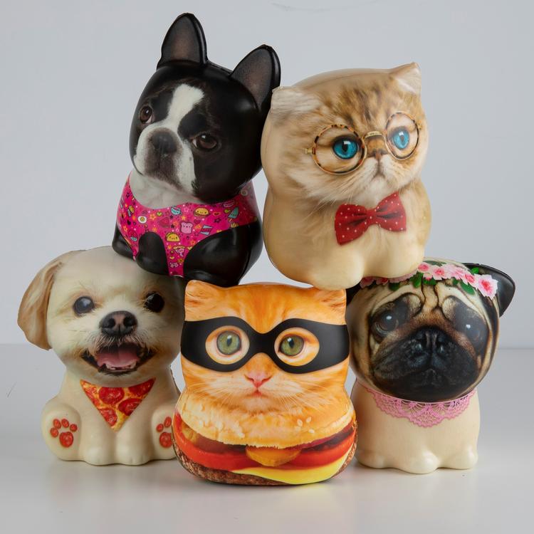 De nye 'squishies'-figurer er på hylderne i Legekæden og i Bog&Idé. Her koster de 100 kr., mens lignende figurer kan findes på nettet helt ned til 6 kr. stykket. 