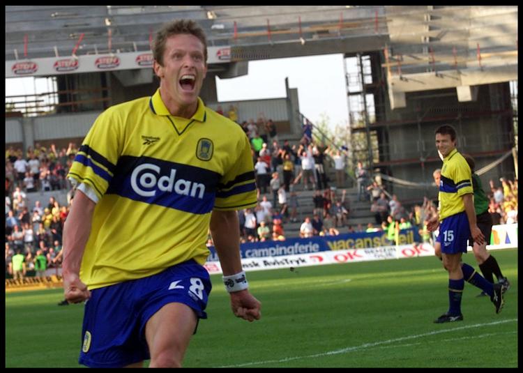 I Superligaen er Peter Møller med 135 mål for AaB, FC København og Brøndby nummer tre på alle tiders topscorerliste efter Morten 'Duncan' Rasmussen (145) og Søren Frederiksen (139). Peter Møller scorede desuden for FC Zürich, PSV Eindhoven, Real Oviedo, Fulham og det danske landshold, 5 mål i 20 kampe.
   Foto: Lars Poulsen/POLFOTO