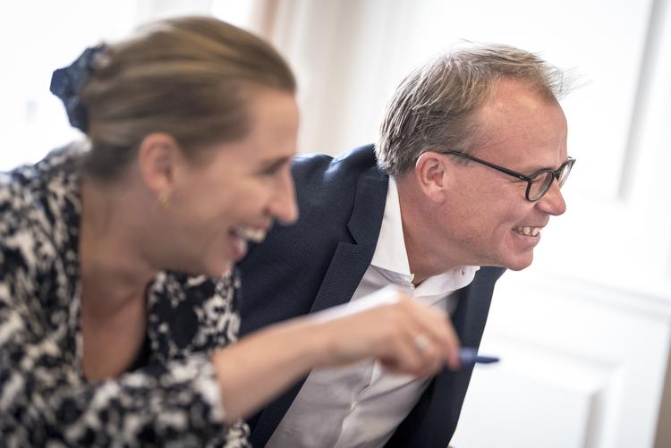 Statsminister Mette Frederiksen (S) flankeret af Martin Rossen. Foto: Mads Claus Rasmussen/Ritzau Scanpix