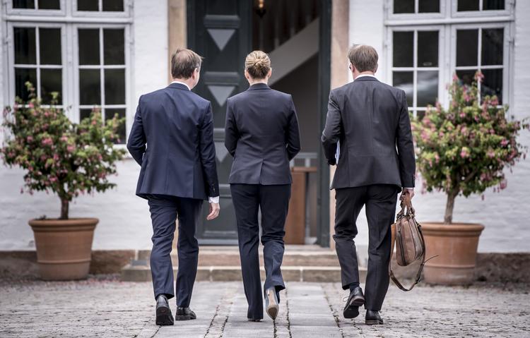 Finansminister Nicolai Wammen, statsminister Mette Frederiksen og stabschef Martin Rossen før mødestart af regeringsseminar på Marienborg i Kongens Lyngby. Foto: Mads Claus Rasmussen/Ritzau Scanpix