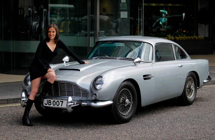 Aston Martin DB5'eren blev kørt af Sean Connery i 007-filmen 'Thunderball' fra 1965. Foto: Matt Dunham/Ritzau Scanpix