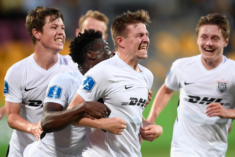 Debutanten Mads Døhr Thychosen har scoret til 1-0 for FCN.
   Foto: Lars Poulsen/POLFOTO