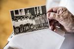 Helene Thiesen blev i 1951 tvangsfjernet fra sin grønlandske familie som del af et eksperiment i af den danske stat. Billedet stammer fra Helene Thiesens hjemkomst til Grønland, hvor hun og andre børn kom på børnehjem.
   Foto: Nikolai Linares/Ritzau Scanpix