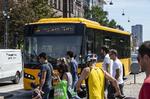 Morten Messerschmidt tror, at det vil være en bedre idé at satse på gratis kollektiv trafik frem for at have et ensidigt fokus på el- og brintbiler.
   Foto: Ole Steen