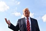 
    US President Donald Trump speaks to the press before boarding Air Force One in Morristown, New Jersey, on August 18, 2019. (Photo by Nicholas Kamm / AFP)
   Foto: Nicholas Kamm/Ritzau Scanpix