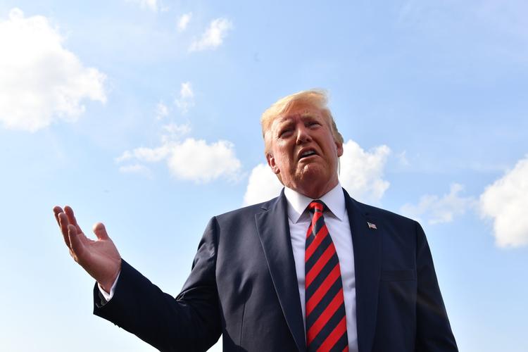 
    US President Donald Trump speaks to the press before boarding Air Force One in Morristown, New Jersey, on August 18, 2019. (Photo by Nicholas Kamm / AFP)
   Foto: Nicholas Kamm/Ritzau Scanpix
