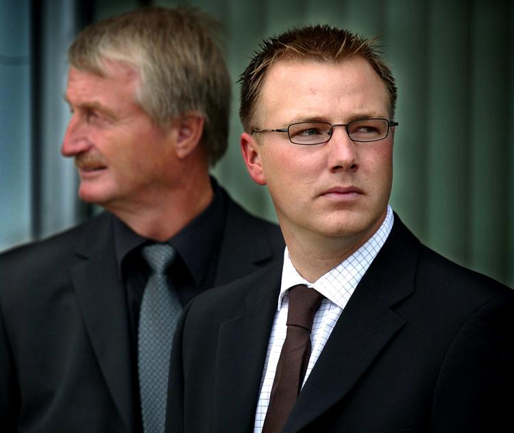 Sønnen Jacob Brunsborg (forrest) viderefører familieejerskabet som formand i bestyrelsen for Jysk Holding. Bagerst Lars Larsen. Foto: Claus Bonnerup/POLFOTO