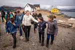 
Mette Frederiksen og Kim Kielsen nåede at besøge bygden Kapisillit under den danske statsministers to dage lange møde med formanden for den grønlandske regering, Naalakkersuisut  Foto: Mads Claus Rasmussen/Ritzau Scanpix