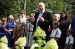 
Leder af det polske nationalkonservative regeringsparti, Lov & Retfærdighed, Jaroslaw Kaczynski, taler her til et vælgermøde i Stalowa Wola. Avisen Gazeta Wyborcza frygter, at de kan miste deres pressefrihed, hvis hans parti får mere magt.  
   Foto: Kacper Pempel/Ritzau Scanpix