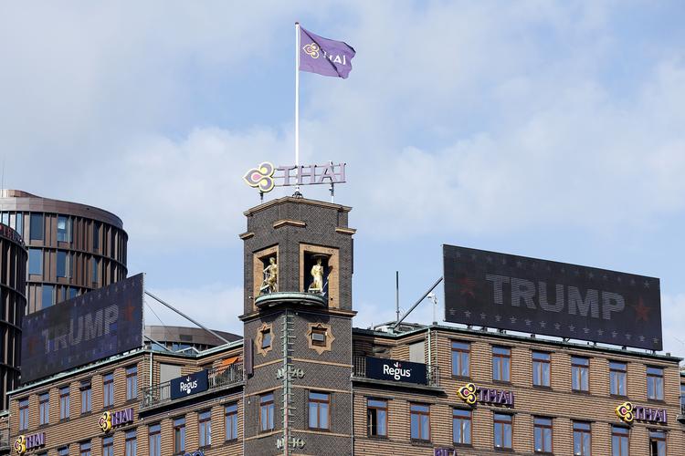 De to store skilte med 'Trump' har vakt opsigt i centrum af København.  Foto: Jens Dresling/POLFOTO