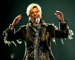 David Bowie døde i 2016. Nu er han tilbage i en hyldestmusical på Aarhus Teater, bygget over ’Manden der kom ned på jorden’, filmen Bowie selv spillede hovedrollen i tilbage i 1976. . I rollen som Thomas Newton kan du opleve Aarhus Teaters Jacob Madsen Kvols Arkivfoto David W Cerny