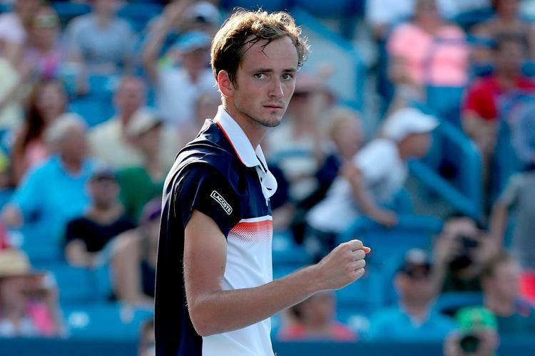Det var en meget træt og meget lettet Daniil Medvedev, der kunne fejre finalesejren i Cincinnati. Efter en uges pause gælder det nu US Open for den 23-årige russer, som har vist forrygende form gennem hele august. Men grand slam-tennis er en ganske særlig udfordring.
   Foto: Matthew Stockman/Ritzau Scanpix
