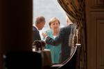 Angela Merkel, Boris Johnson og EU-formand Donald Tusk drøfter mødestrategi og Brexit under G7-mødet i Biarritz.
    Markus Schreiber/Pool via REUTERS
   Foto: Pool/Ritzau Scanpix