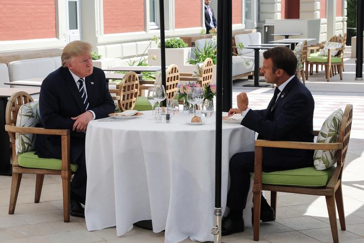 
    Præsident Macron brugte en 'improviseret' frokost lørdag til at skabe tillid hos Donald Trump./Pool via REUTERS
   Foto: Pool/Ritzau Scanpix